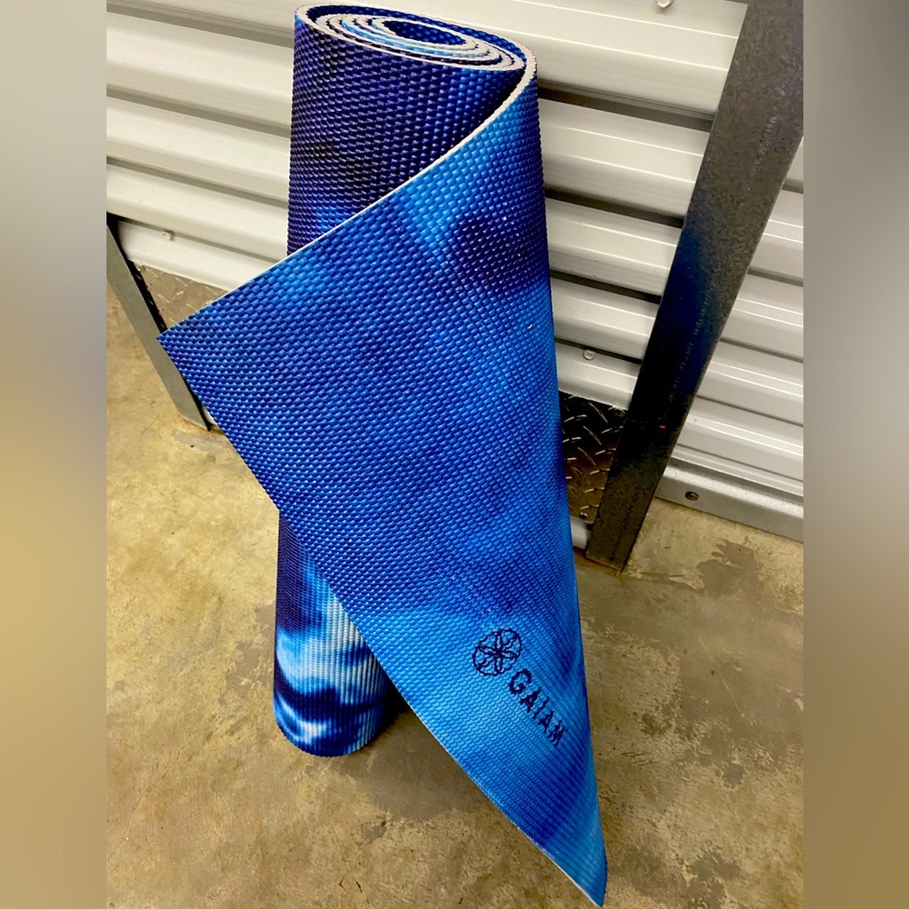 Gaiam Blue & White Yoga Mat